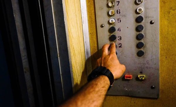 Если лифт дышит на ладан: пошаговая инструкция, как добиться замены